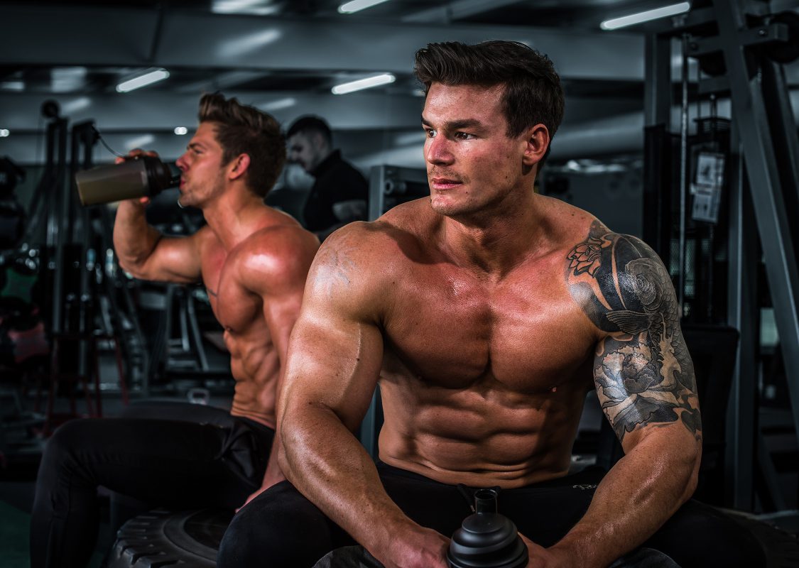 muscular-men-in-gym